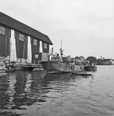 Slipdragning av 200 båt in i gamla motorverkst.