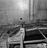 Lyft av motor till båt nr 1 Singapore fartyget