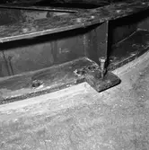 Lyft av motor till båt nr 1 Singapore fartyget