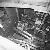 Lyft av motor till båt nr 1 Singapore fartyget