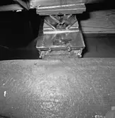 Lyft av motor till båt nr 1 Singapore fartyget