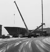 Lyft av ribbspantformen från skrovet på nyb 438 Singapore