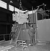 Lyft av motor till maskinrum Nyb 435 Singapor