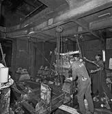 Lyft av motor till maskinrum Nyb 435 Singapor