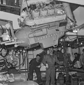 Lyft av motor till maskinrum Nyb 435 Singapor