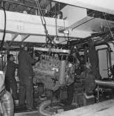 Lyft av motor till maskinrum Nyb 435 Singapor