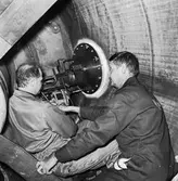 Borrning i akterstäv till ubåten A19 i maskinverkst.