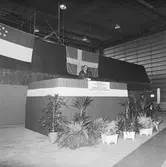 Besökande från Singapor vid Nyb 438 i plastverkst.