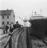 VD H. Hedman med besökande