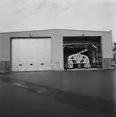 VD H. Hedman vid ribbspantformen till YSB plastverkst.