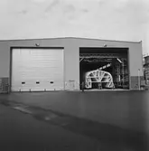 VD H. Hedman vid ribbspantformen till YSB plastverkst.