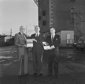 Boken om Karlskronavarvets historia avtäcks i mastkranen