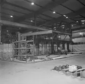 Montering av ny svetsrobot i plåtverkst.