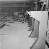 Montering av ny svetsrobot i plåtverkst.