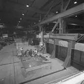 Montering av ny svetsrobot i plåtverkst.