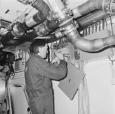 Arbetsbilder ombord på Nyb 435 Singapore kv-nytt