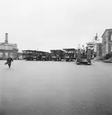 Lastbilar med brosektioner till krigsbro