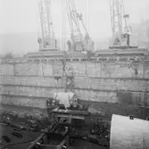 Ubåten Aborren lyft i docka (Motorn)