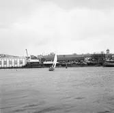 Karlskronakryssaren sjösättning och under segel ext