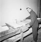 Segelbåten Viggen under arbete i båtverkstan