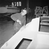 Segelbåten Viggen under arbete i båtverkstan