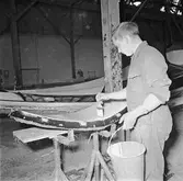 Segelbåten Viggen under arbete i båtverkstan