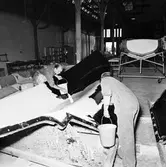 Segelbåten Viggen under arbete i båtverkstan