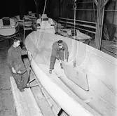 Segelbåten Viggen under arbete i båtverkstan