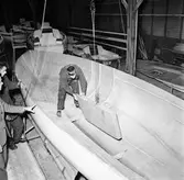 Segelbåten Viggen under arbete i båtverkstan