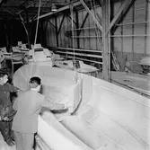 Segelbåten Viggen under arbete i båtverkstan