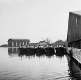 Minarbetsbåtar vid kajen