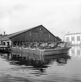 Minarbetsbåtar vid kajen