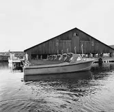 Minarbetsbåtar vid kajen