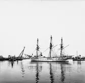 Jarramas bogsering till polhemsdockan