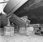 Lyft av T 124 i docka 1