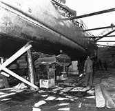 Lyft av T 124 i docka 1