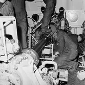 Lyft av motor från maskinrum på T 126