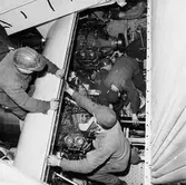 Lyft av motor från maskinrum på T 126