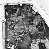 Lyft av motor från maskinrum på T 126