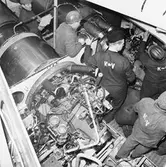 Lyft av motor från maskinrum på T 126