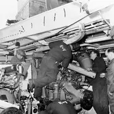 Lyft av motor från maskinrum på T 126