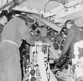 Lyft av motor från maskinrum på T 126