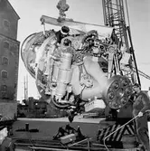 Lyft av motor från maskinrum på T 126