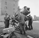 Lyft av motor från maskinrum på T 126