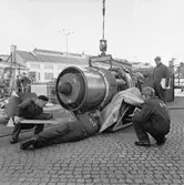 Lyft av motor från maskinrum på T 126