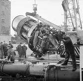 Lyft av motor från kaj till maskinrum T 126