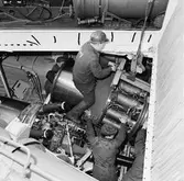 Lyft av motor från kaj till maskinrum T 126