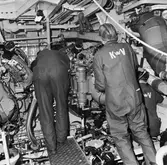 Lyft av motor från kaj till maskinrum T 126