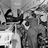 Lyft av motor från kaj till maskinrum T 126