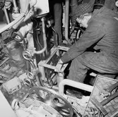 Lyft av motor från kaj till maskinrum T 126